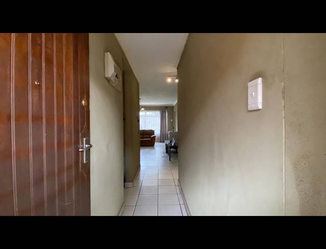 2 BEDROOM APARTMENT FOR SALE IN VANDERBIJLPARK CW 3